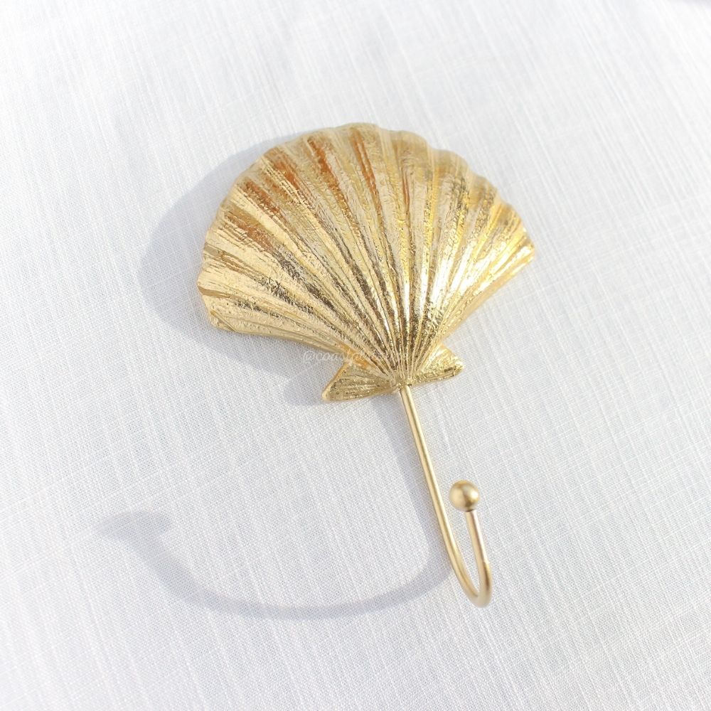 Shell Hook in Gold
