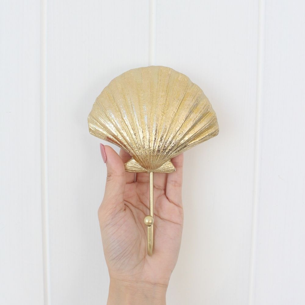 Shell Hook in Gold
