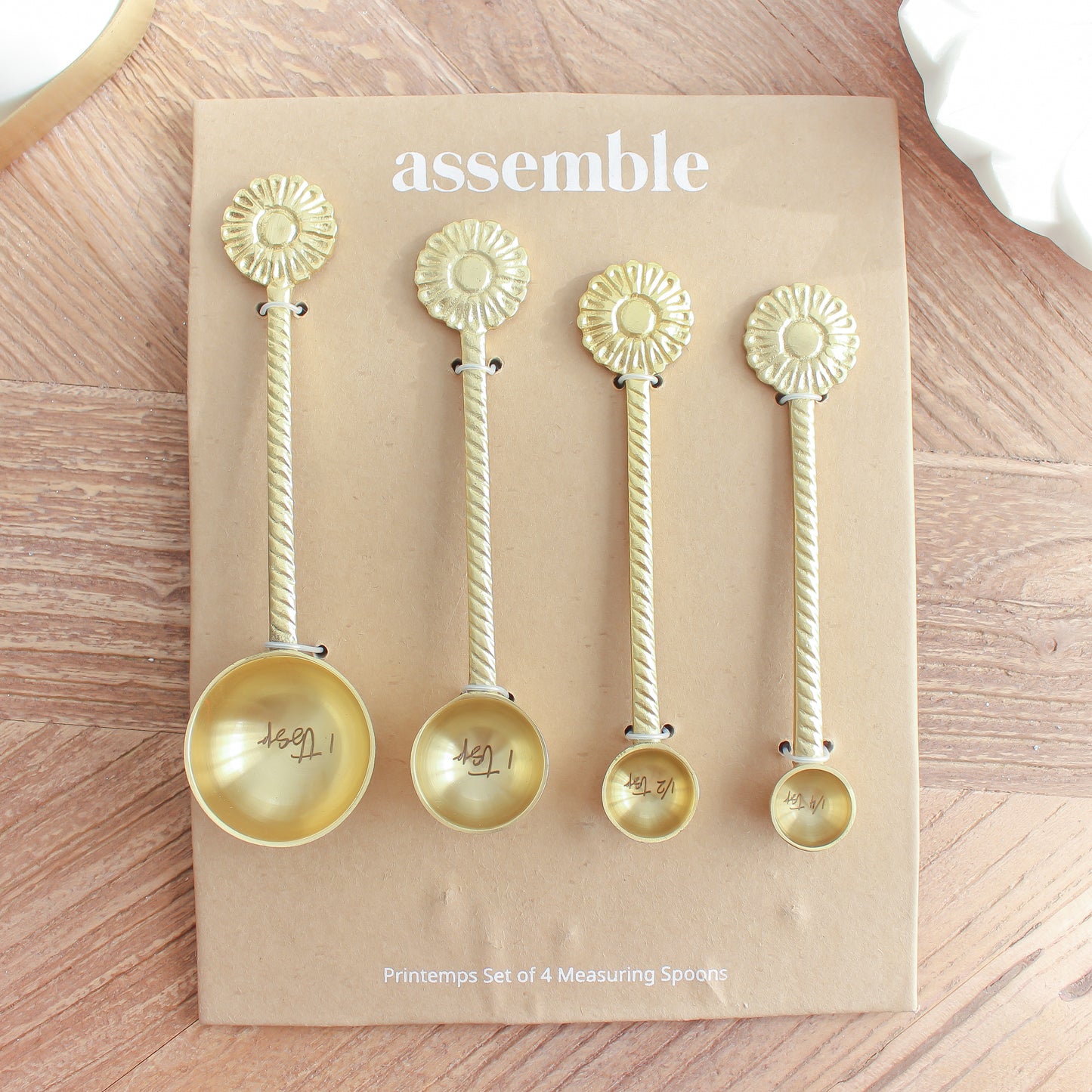 Daisy Measurement Spoons in Gold