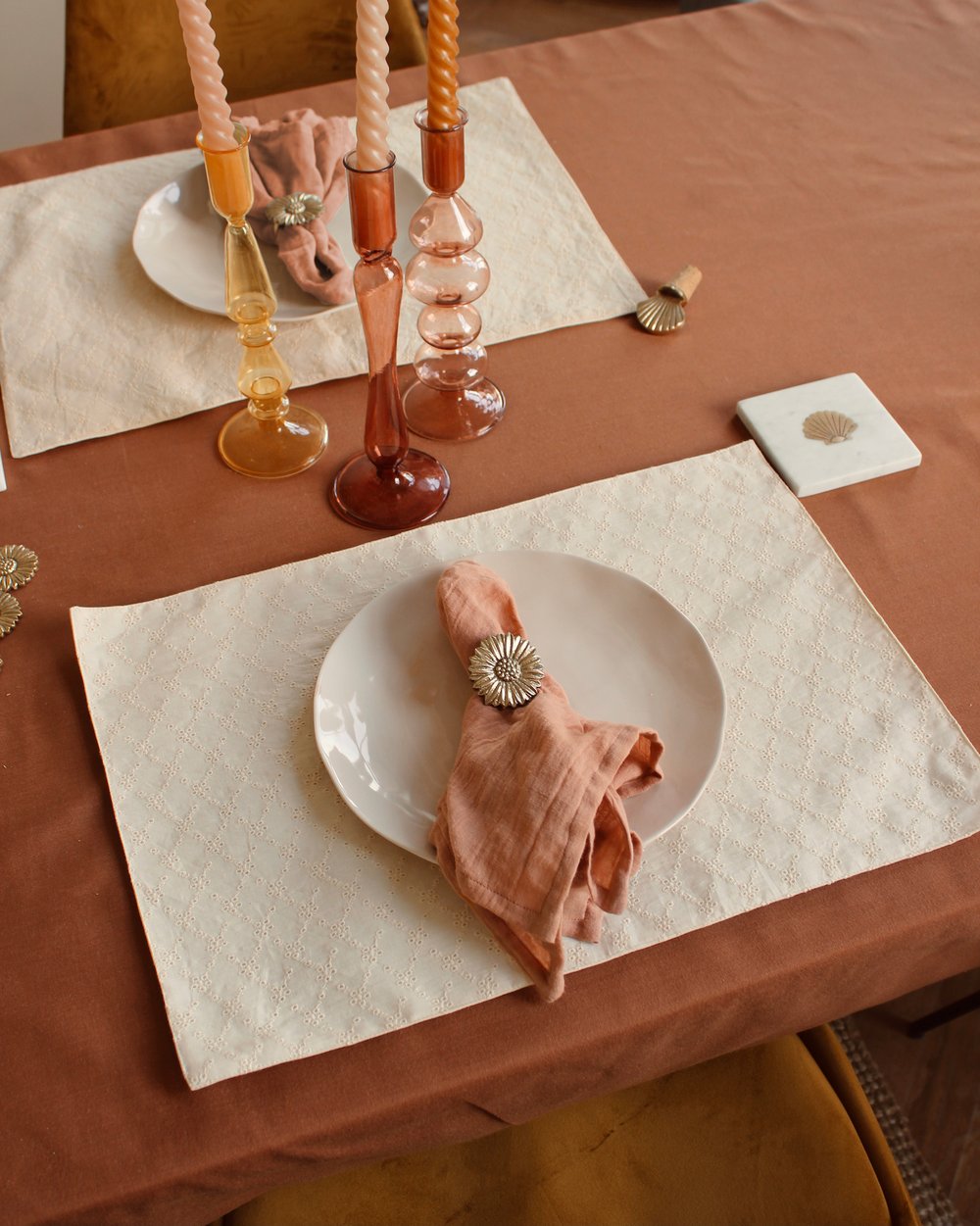 Broderie placemat