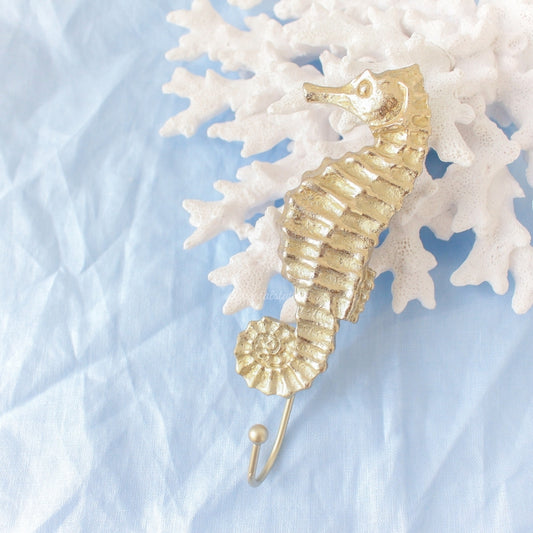 Seahorse Hook in Gold